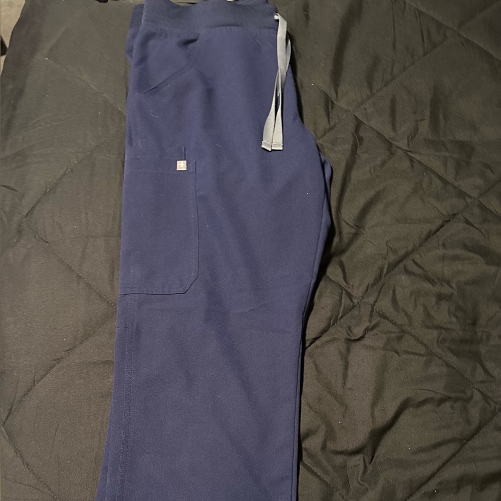 Figs women’s Kade Cargo Scrub Pants